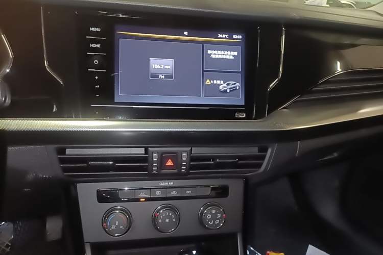 Used Volkswagen Passat 2024 280TSI Business Edition Audio And AC Panel