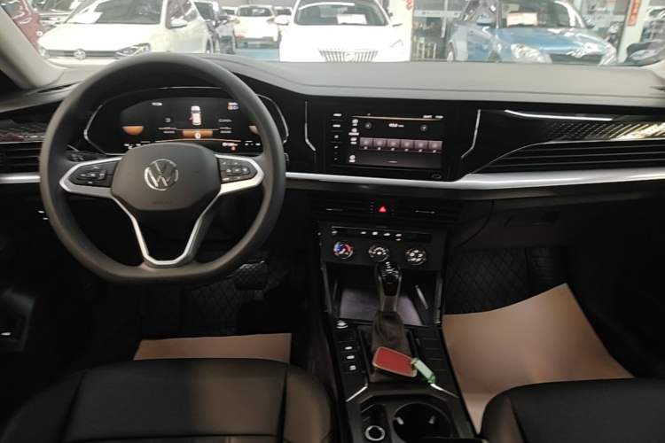 Used Volkswagen Passat 2024 280TSI Business Edition Audio And AC Panel