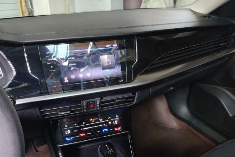 Used Volkswagen Passat 2024 380TSI Starry Dragon Edition Audio And AC Panel