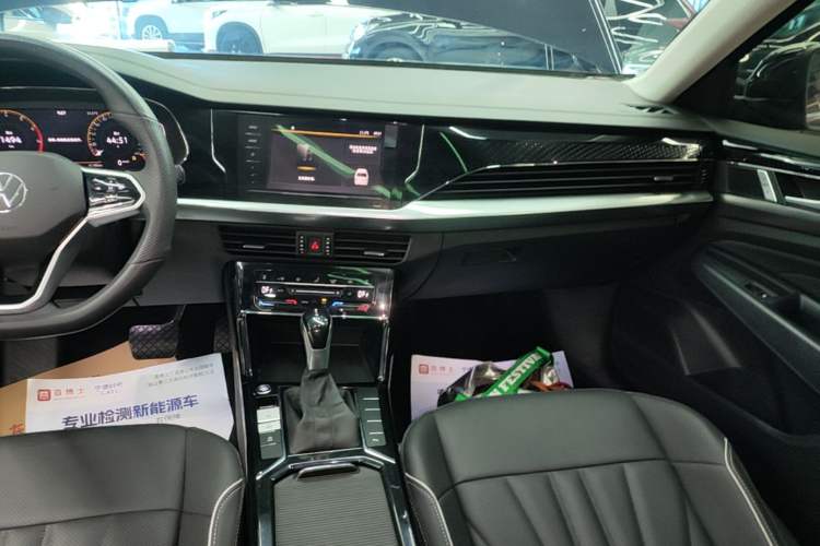 Used Volkswagen Passat 2024 330TSI Elite Edition Audio And AC Panel