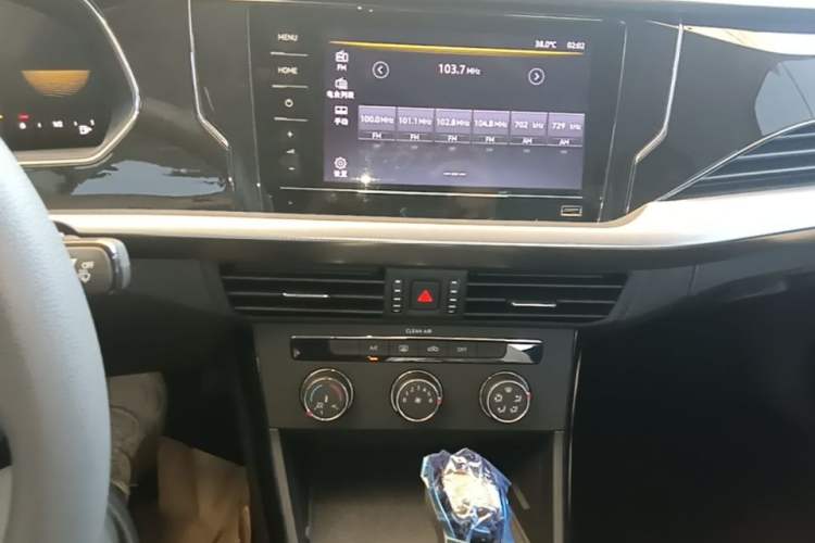 Used Volkswagen Passat 2024 280TSI Business Edition Audio And AC Panel