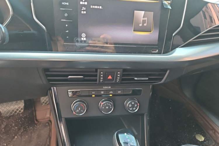 Used Volkswagen Passat 2024 280TSI Business Edition Audio And AC Panel