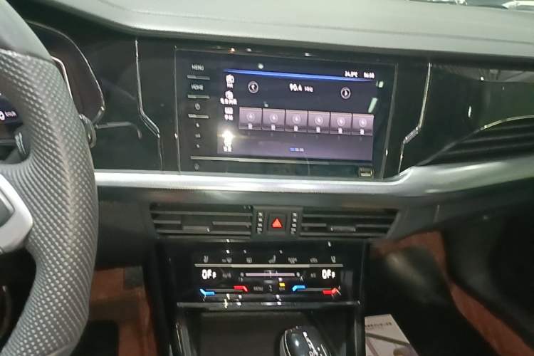 Used Volkswagen Passat 2024 330TSI Starry Elite Edition Audio And AC Panel