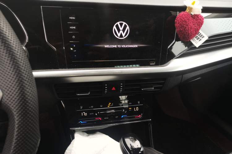 Used Volkswagen Passat 2024 380TSI Starry Dragon Edition Audio And AC Panel
