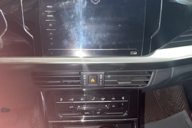 Used Volkswagen Passat 2024 380TSI Starry Elite Edition Audio And AC Panel