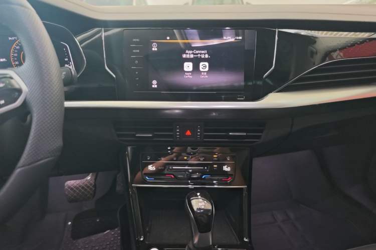 Used Volkswagen Passat 2024 380TSI Elite Edition Audio And AC Panel
