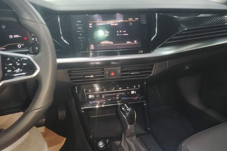 Used Volkswagen Passat 2024 330TSI Starry Elite Edition Audio And AC Panel
