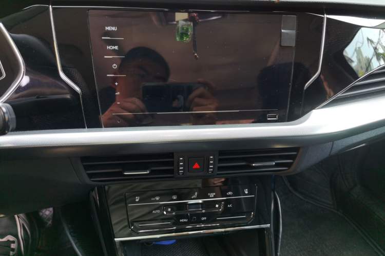 Used Volkswagen Passat 2024 330TSI Starry Elite Edition Audio And AC Panel