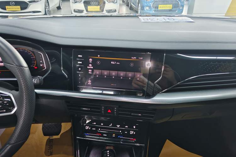 Used Volkswagen Passat 2024 380TSI Dragon Edition Audio And AC Panel