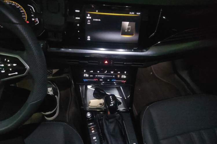 Used Volkswagen Passat 2024 330TSI Elite Edition Audio And AC Panel