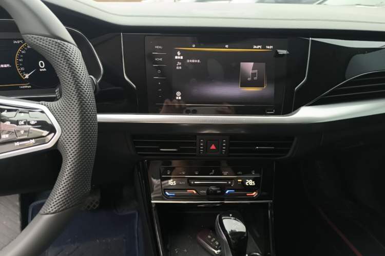 Used Volkswagen Passat 2024 330TSI Elite Edition Audio And AC Panel