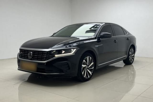 Ojetý Volkswagen Passat 2024 380TSI Elite Edition