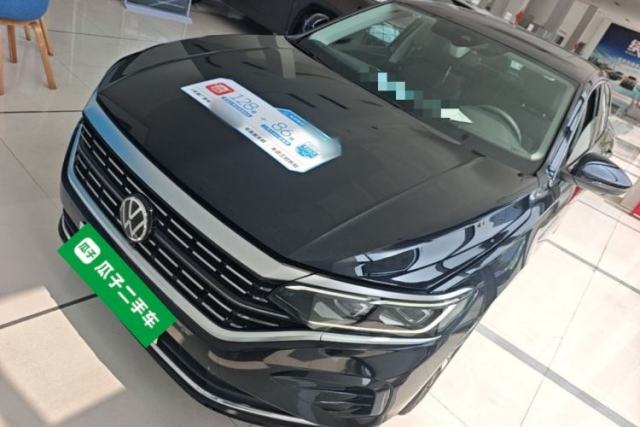 Ojetý Volkswagen Passat 2024 380TSI Dragon Glory Edition