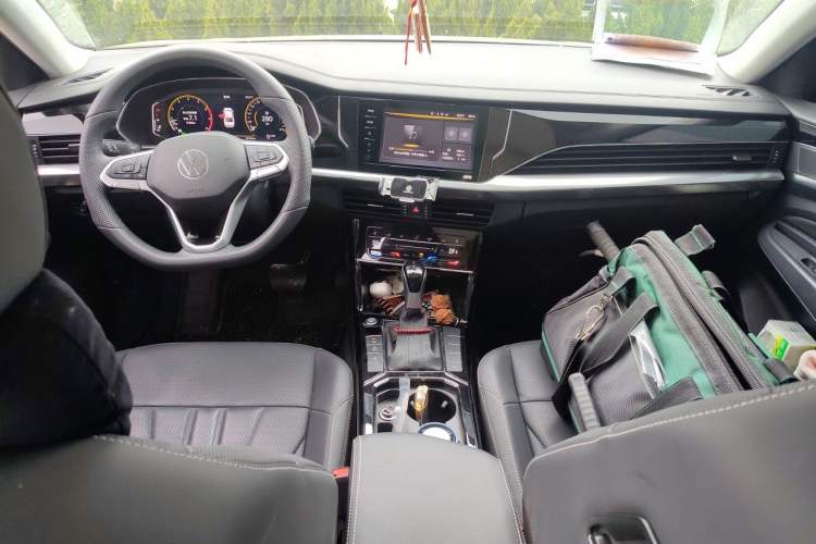 Used Volkswagen Passat 2024 330TSI Starry Elite Edition Center Console