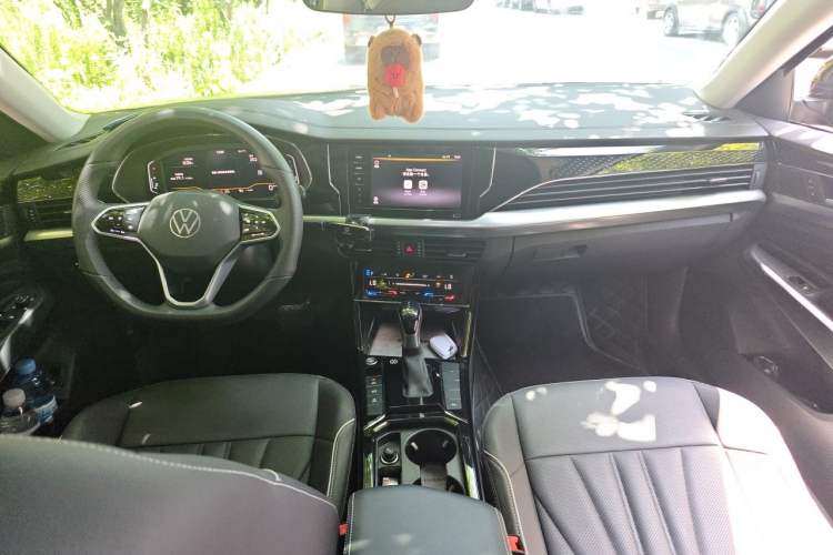Used Volkswagen Passat 2024 380TSI Elite Edition Center Console