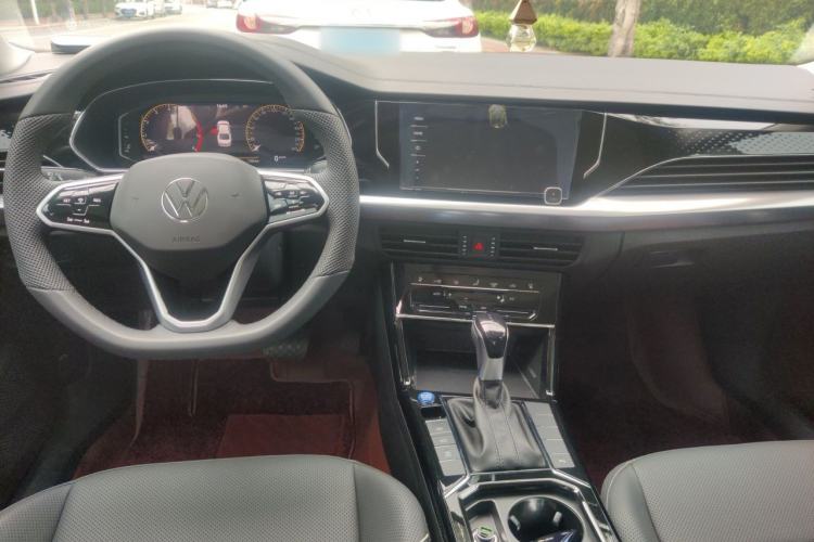 Used Volkswagen Passat 2024 330TSI Elite Edition Center Console