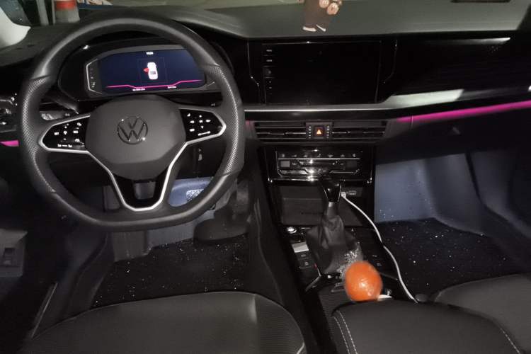 Used Volkswagen Passat 2024 380TSI Luxury Edition Center Console