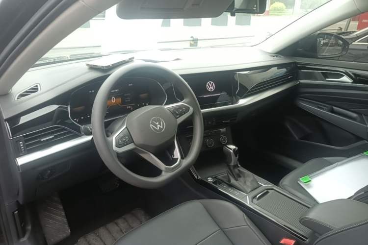Used Volkswagen Passat 2024 280TSI Business Edition Center Console