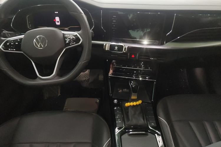 Used Volkswagen Passat 2024 280TSI Elite Edition Center Console