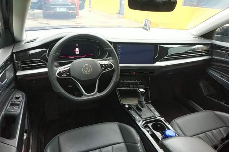Used Volkswagen Passat 2024 380TSI Starry Luxury Edition Center Console