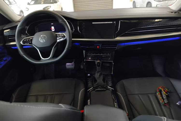 Used Volkswagen Passat 2024 380TSI Luxury Edition Center Console