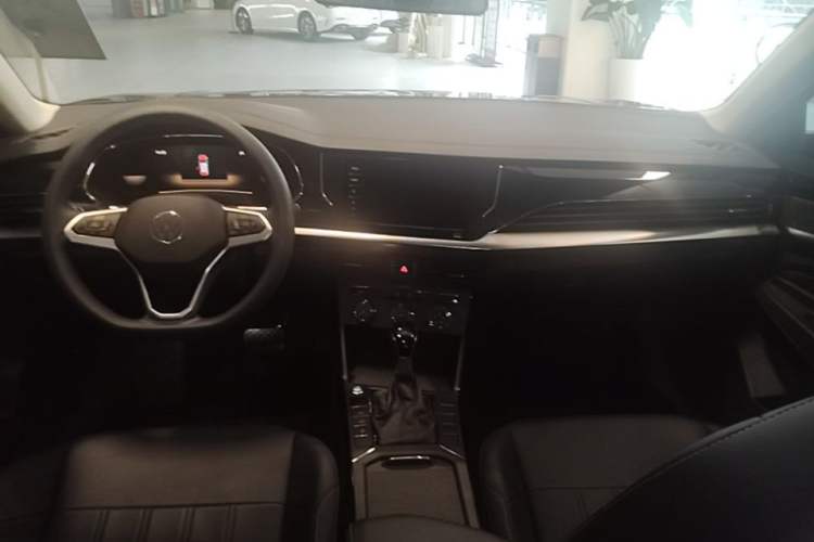 Used Volkswagen Passat 2024 280TSI Business Edition Center Console