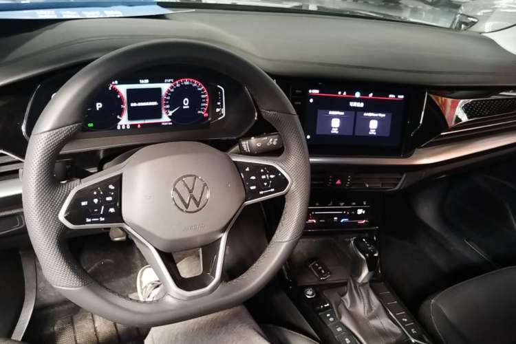 Used Volkswagen Passat 2024 380TSI Luxury Edition Center Console