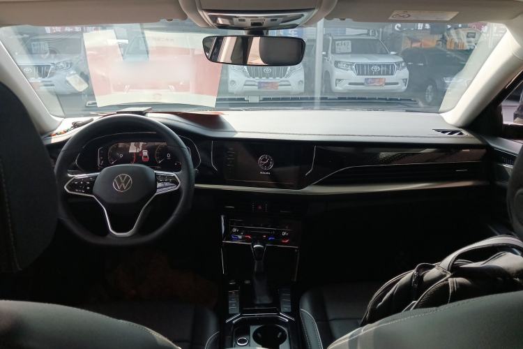 Used Volkswagen Passat 2024 330TSI Elite Edition Center Console