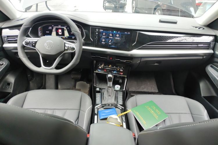 Used Volkswagen Passat 2024 380TSI Dragon Glory Edition Center Console