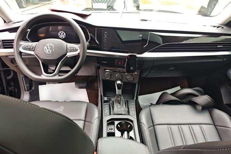 Used Volkswagen Passat 2024 280TSI Business Edition Center Console