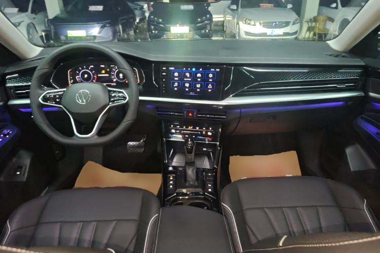 Used Volkswagen Passat 2024 380TSI Luxury Edition Center Console