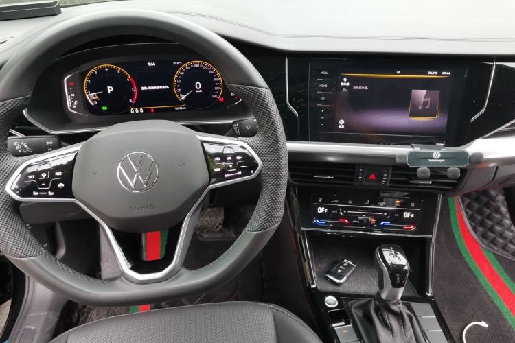 Used Volkswagen Passat 2024 330TSI Elite Edition Center Console