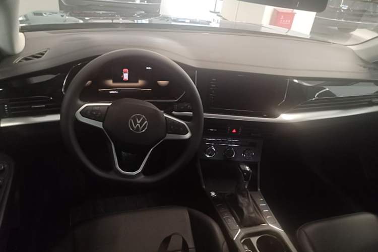 Used Volkswagen Passat 2024 280TSI Business Edition Center Console