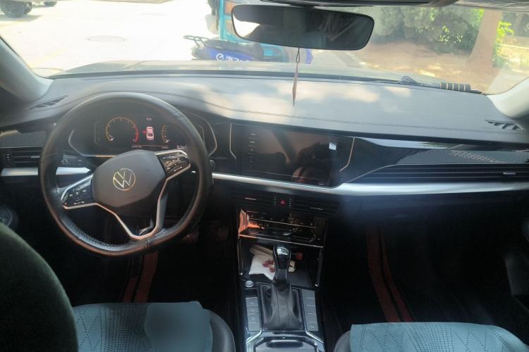 Used Volkswagen Passat 2024 330TSI Elite Edition Center Console
