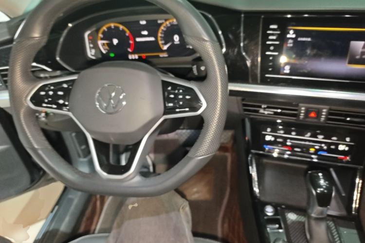 Used Volkswagen Passat 2024 330TSI Starry Elite Edition Center Console