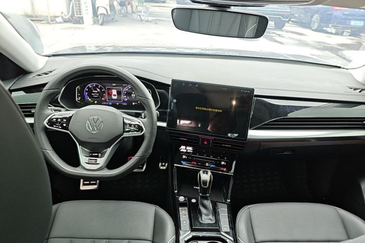 Used Volkswagen Passat 2024 380TSI Dragon Edition Center Console
