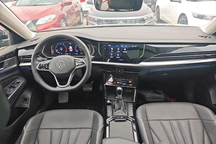 Used Volkswagen Passat 2024 380TSI Luxury Edition Center Console