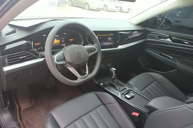 Used Volkswagen Passat 2024 280TSI Business Edition Center Console