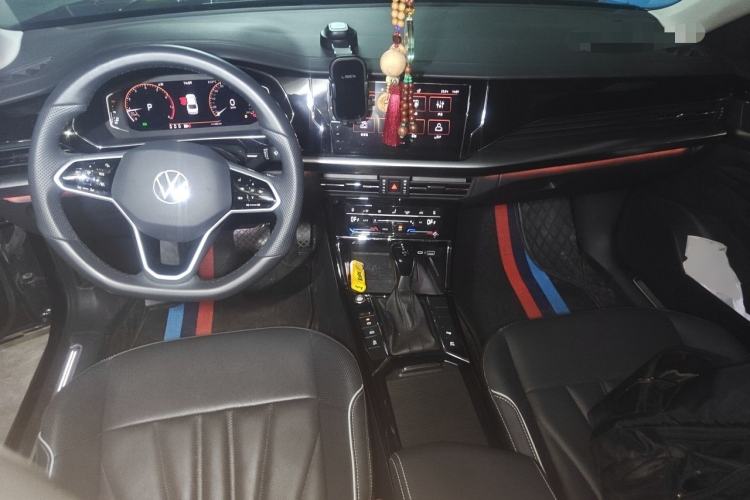 Used Volkswagen Passat 2024 380TSI Luxury Edition Center Console