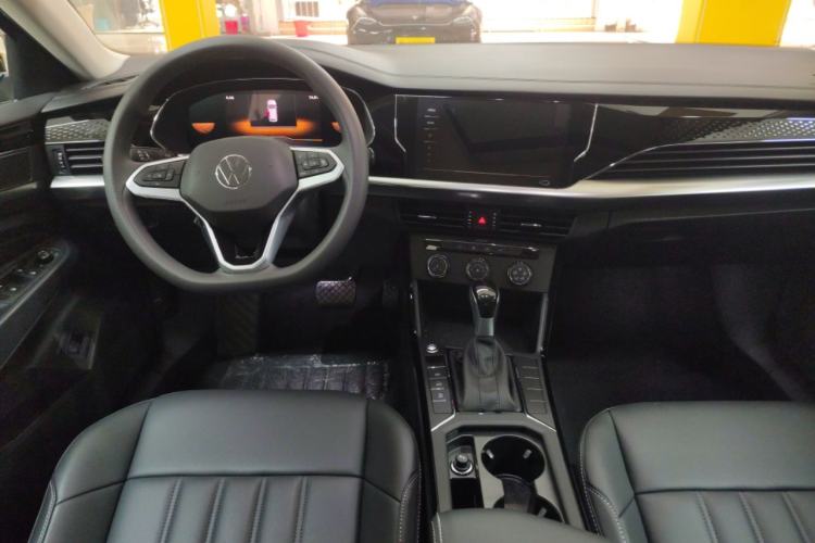 Used Volkswagen Passat 2024 280TSI Business Edition Center Console
