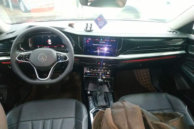 Used Volkswagen Passat 2024 380TSI Luxury Edition Center Console