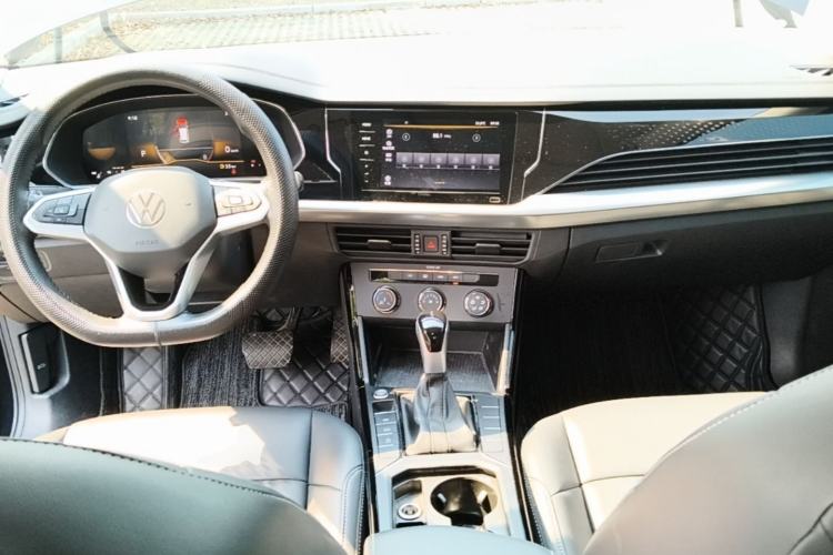 Used Volkswagen Passat 2024 280TSI Business Edition Center Console