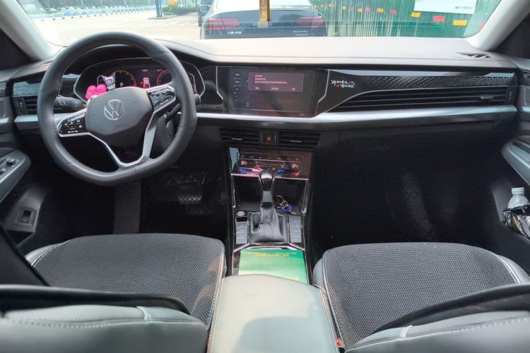 Used Volkswagen Passat 2024 330TSI Elite Edition Center Console