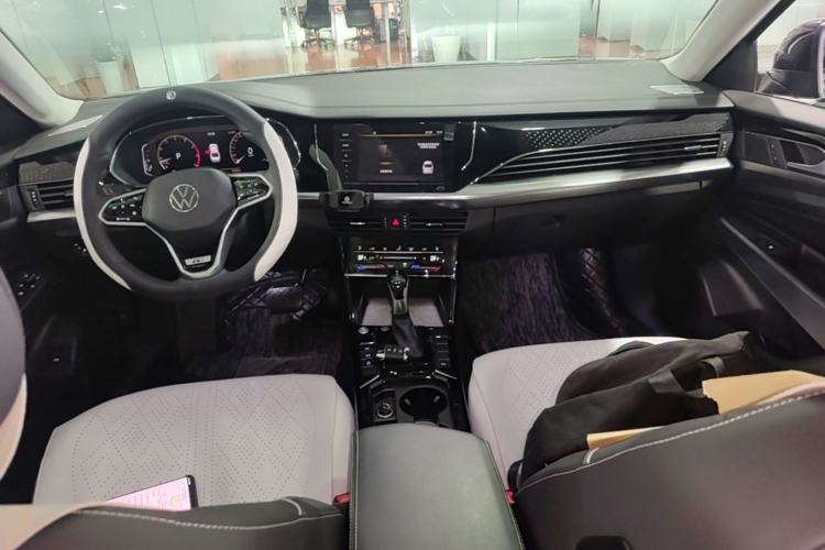 Used Volkswagen Passat 2024 380TSI Dragon Edition Center Console