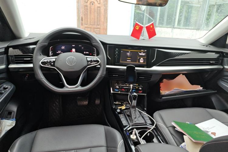 Used Volkswagen Passat 2024 380TSI Dragon Edition Center Console