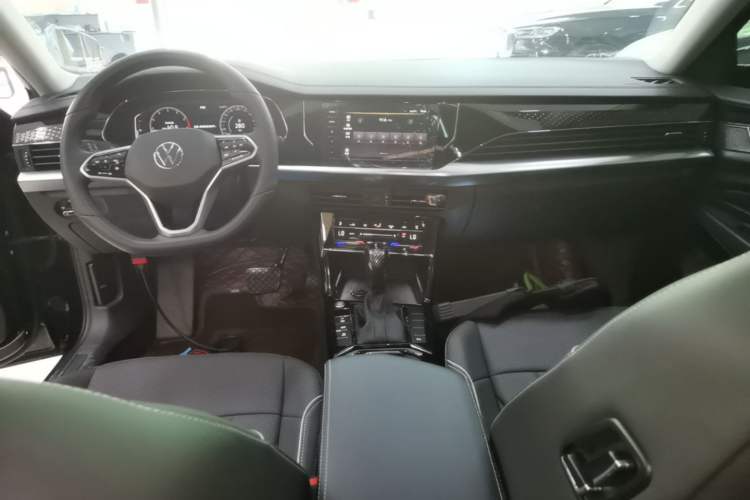 Used Volkswagen Passat 2024 330TSI Elite Edition Center Console