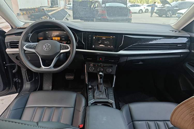Used Volkswagen Passat 2024 280TSI Business Edition Center Console