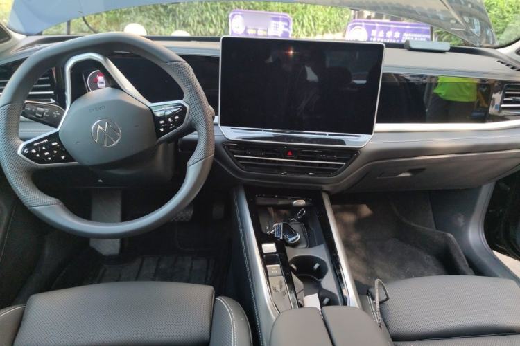 Used Volkswagen Passat 2024 380TSI Flagship Edition Center Console