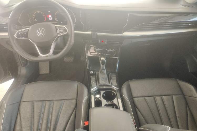 Used Volkswagen Passat 2024 380TSI Elite Edition Center Console
