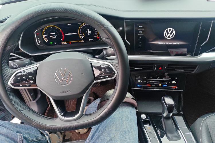 Used Volkswagen Passat 2024 380TSI Dragon Edition Center Console